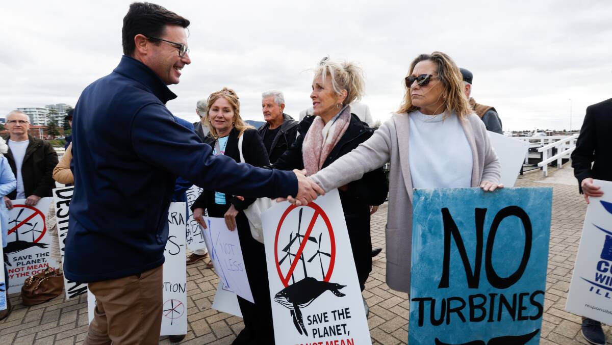 Leader of the Nationals David Littleproud meets with anti-wind farm protesters in Wollongong. Picture by Anna Warr