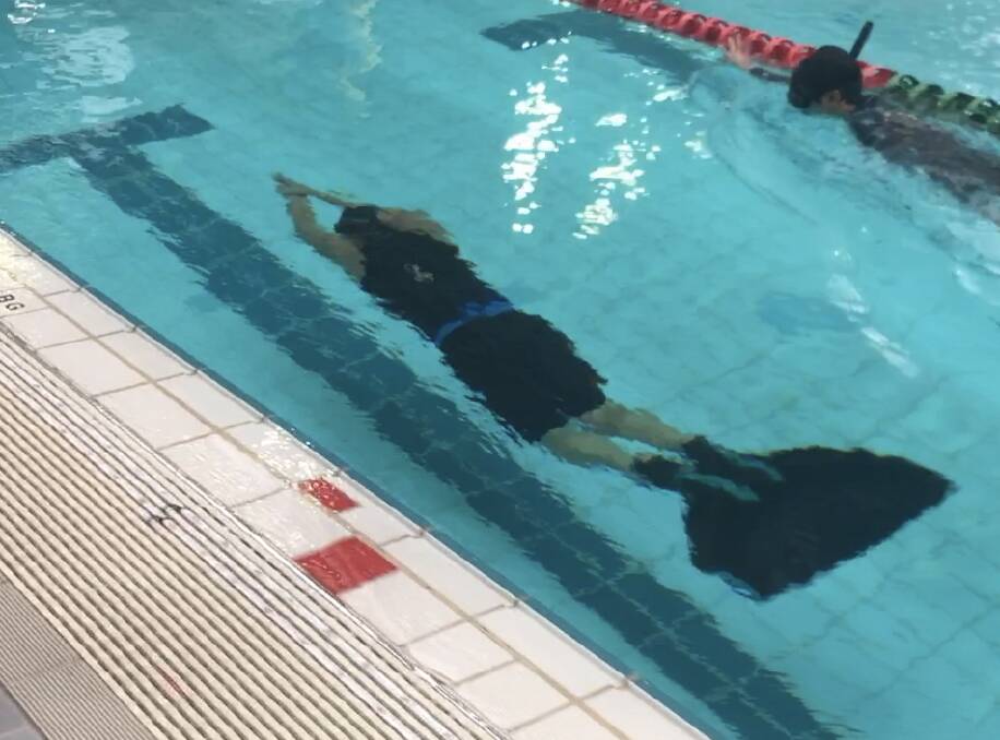Justine trains with the mono-fin. 