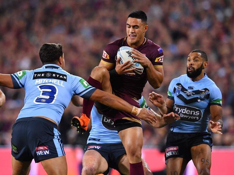 Queensland's Valentine Holmes (centre) is ready for his Origin battle with Latrell Mitchell (left). (Darren England/AAP PHOTOS)