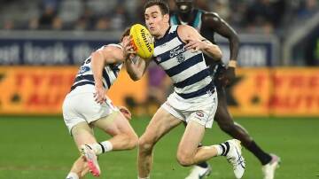 Jeremy Cameron (c) suffered delayed concussion symptoms from Geelong's clash with Port Adelaide. (Julian Smith/AAP PHOTOS)